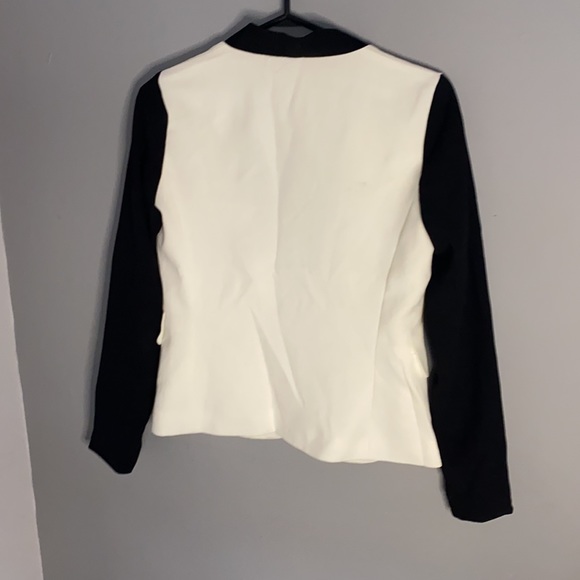 XS, off white and black blazer - Picture 3 of 6